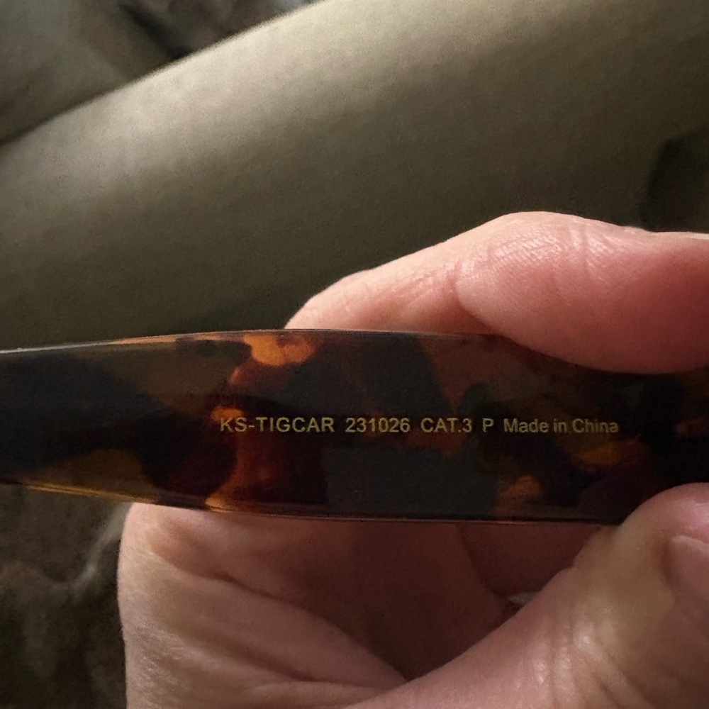 Tortoise Shell Rectangular Sunglasses - Picture 5 of 6